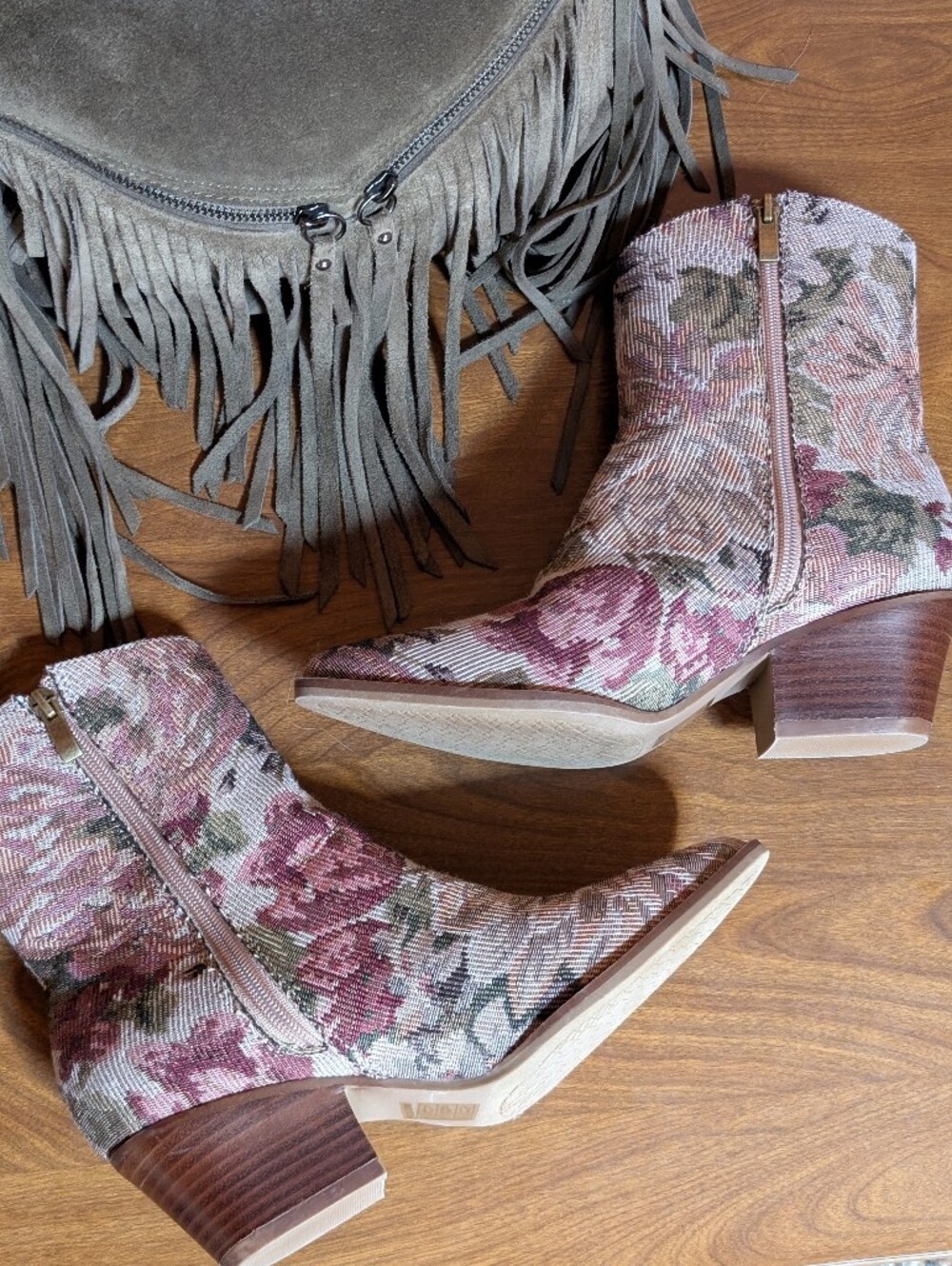 Oasis Society Women's Size 7 Karina Mauve Floral Tapestry Ankle Boots - Picture 6 of 12